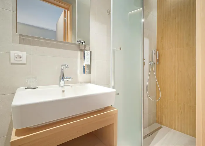 Domaine De L'ambassadeur Hotel Léglise